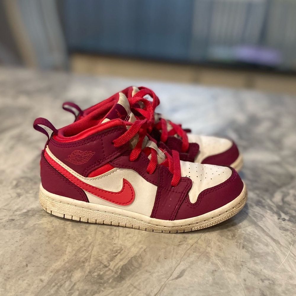 Toddler girl Air Jordan sz 9